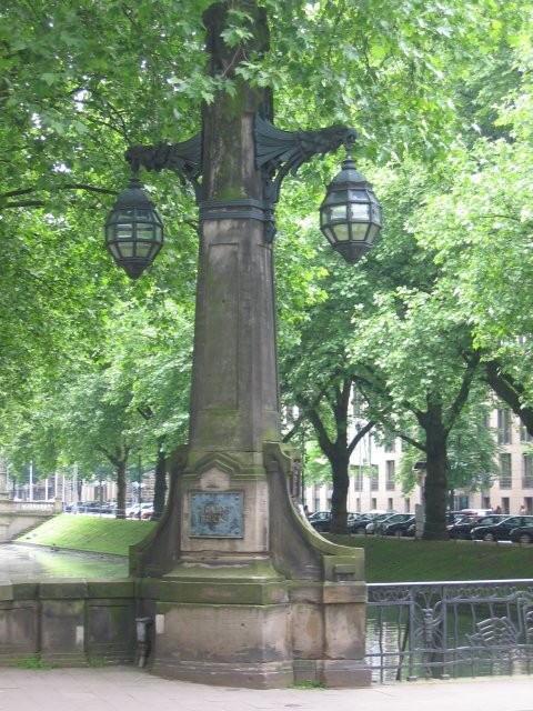 Lampen in Handgranatenform