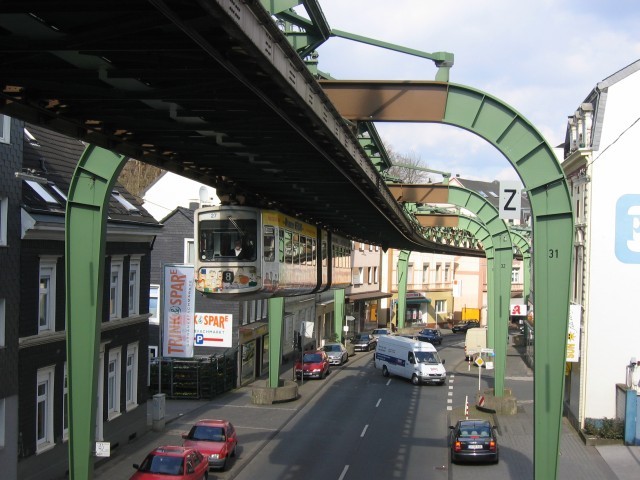 Bahn im Anflug