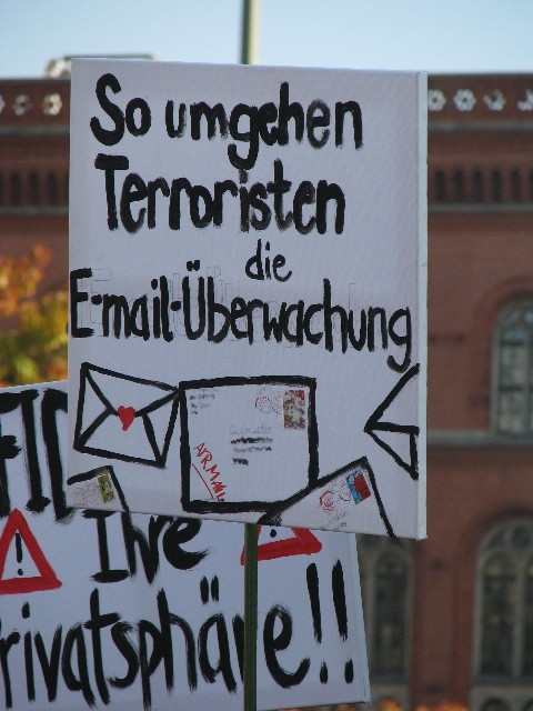 So umgehen Terroristen die E-Mail-Überwachung