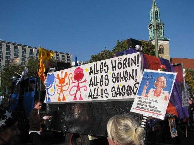 Alles hören, Allea sehen, Alles sagen