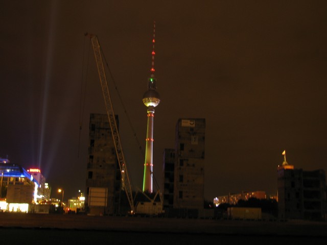 Fernsehturm an den Palasttrümmern der Republik