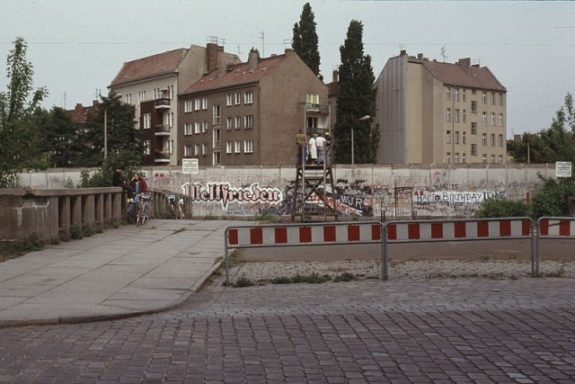 Lohmühlenbrücke - mit Mauer