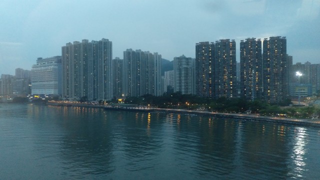 HongKong - Skyline am Abend weit weg vom Zentrum