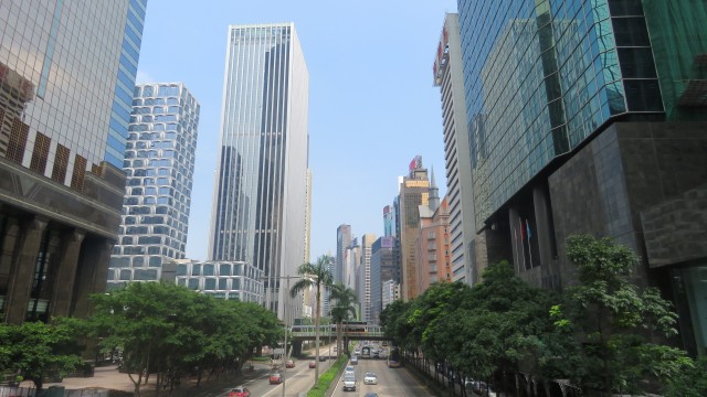 Hong Kong - Hochhäuser bei der Schnellstraße