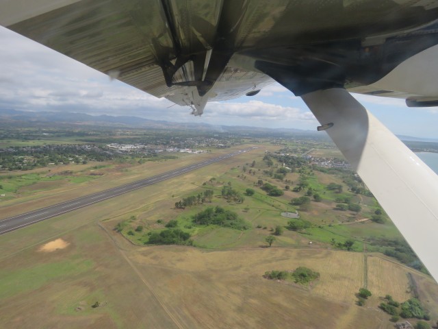 Fiji: Aus dem Propellorflugzeug