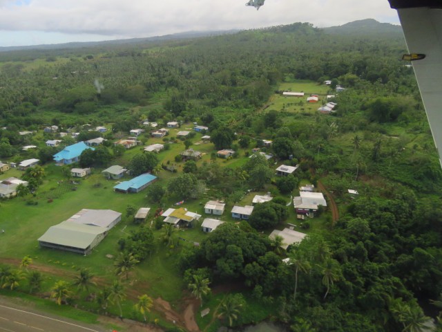 Fiji - Inlandsflug, Taveuni, Naselesele