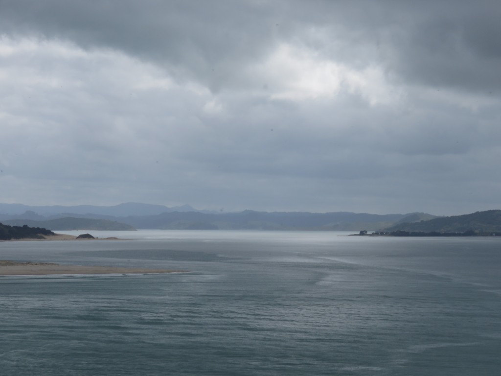 NZ: Hokianga Harbour mit Wolken