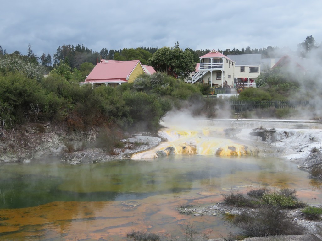 NZ: Whakarewarewa - Dampf