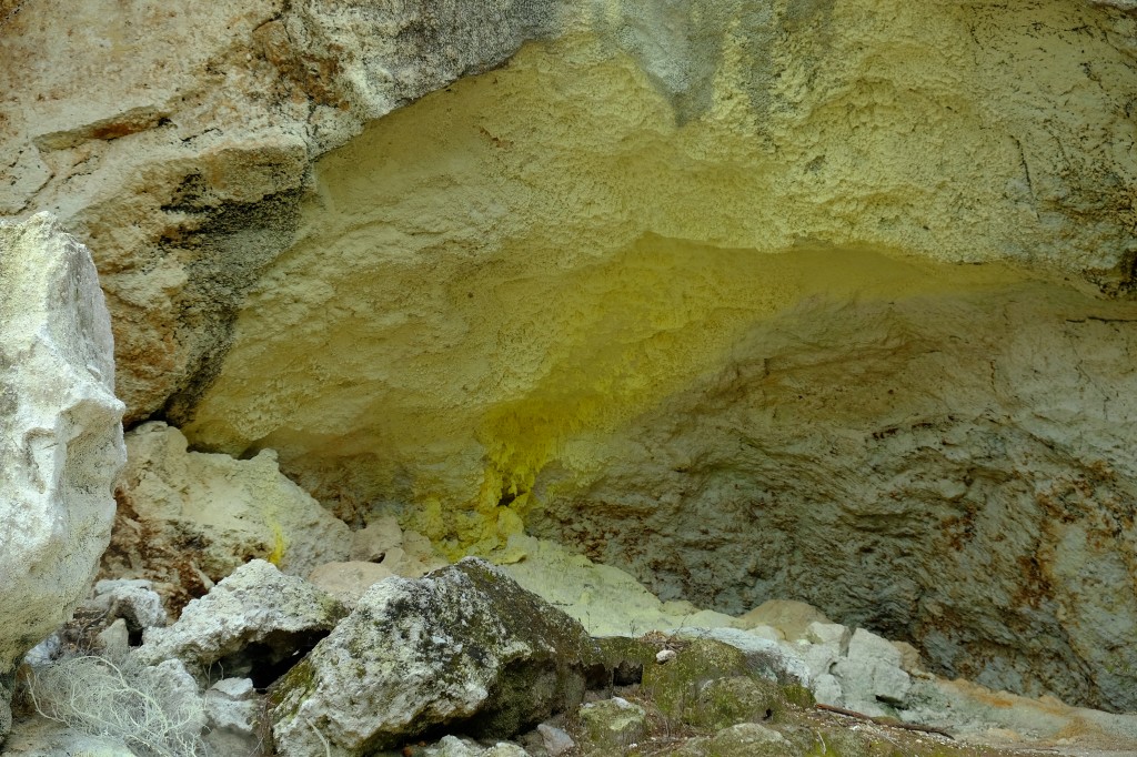 NZ: Wai-o-Tapu - Sulphat Cave