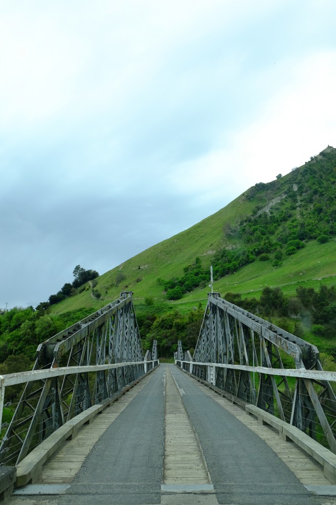 NZ: Manawatu Scenec Route - Single Lane Bridge