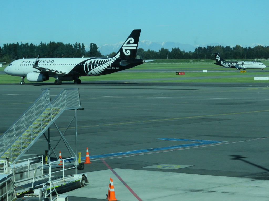 NZ: Christchurch Airport - Blick zu den Alpen