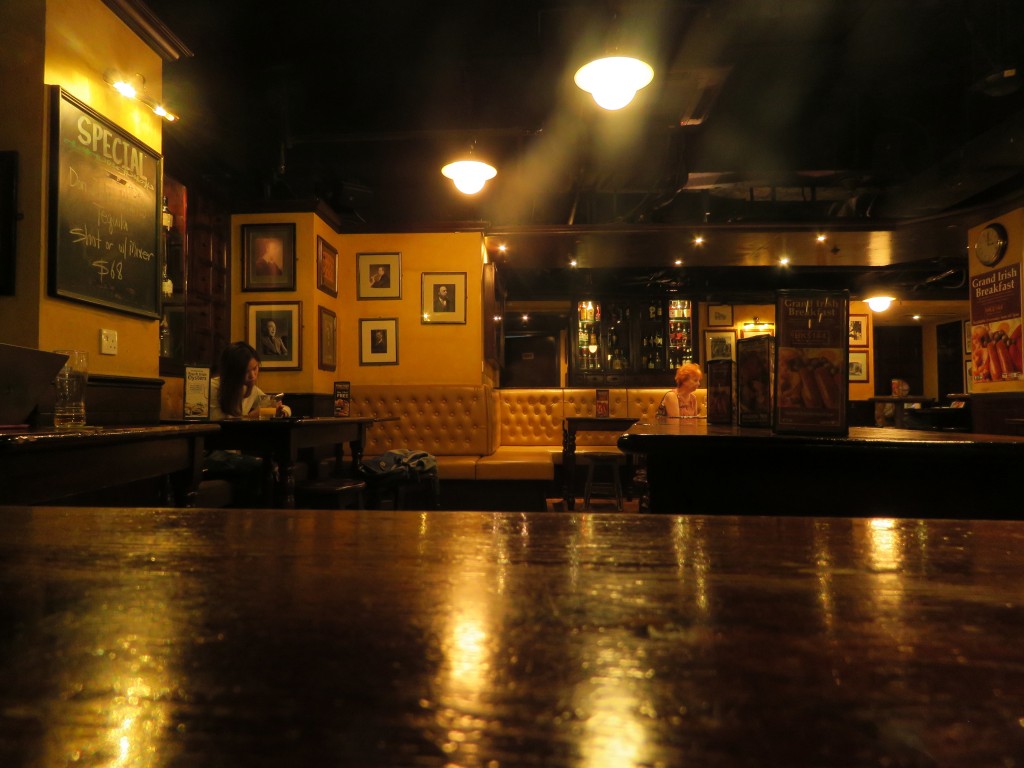 HK: Kowloon Delaney's The Irish Pub - Peking Road