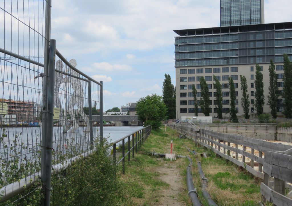 Spreeuferweg gesperrt