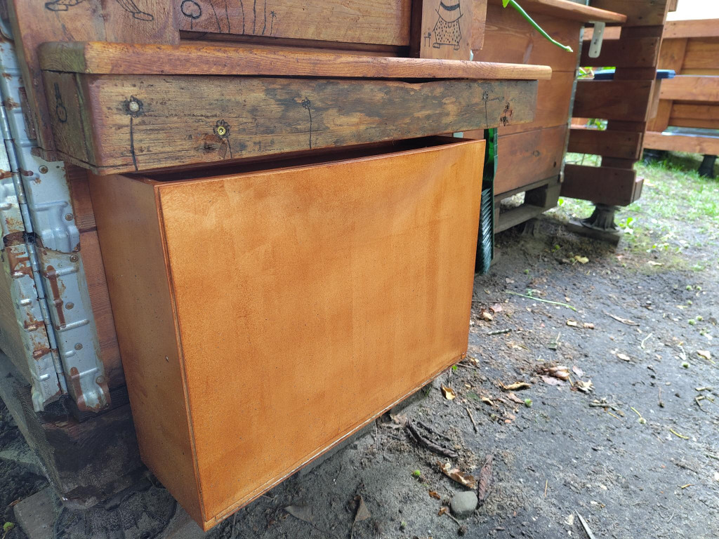 Ikea Trones - Lasiert