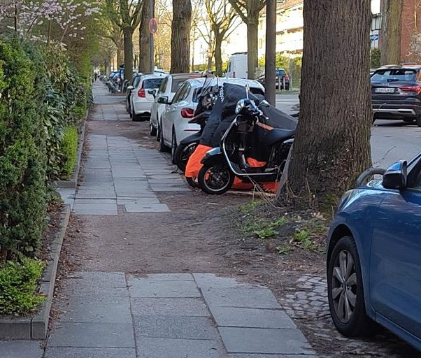 Fußweg mit Lücken