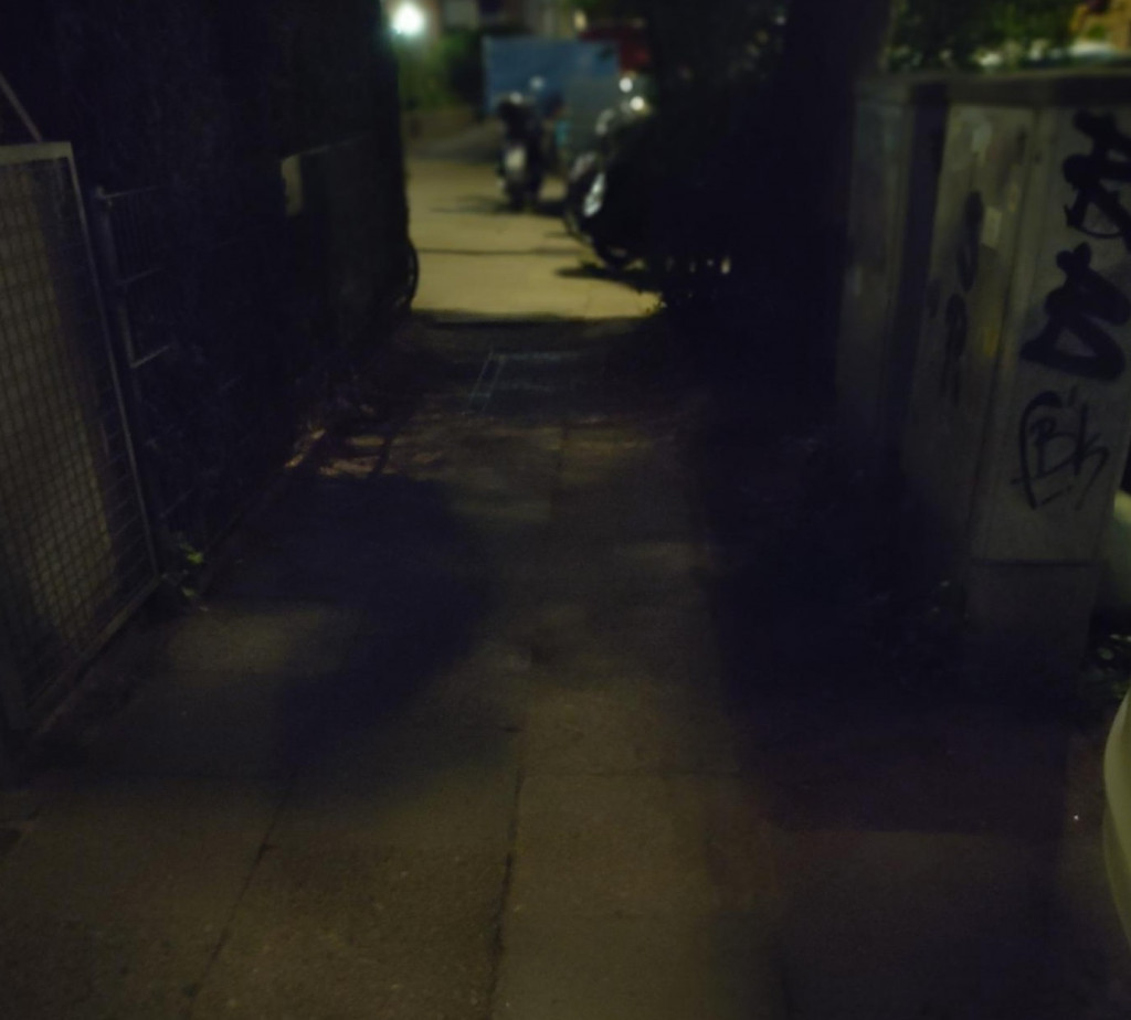 Fußweg bei Nacht