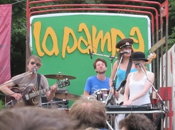 Sommerauftakt in Berlin - Fête de la musique (The Roads, Michél Kroll, Rubber Hair, ...) - Bild 15