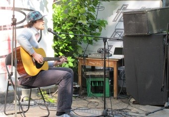 Sommerauftakt in Berlin - Fête de la musique (The Roads, Michél Kroll, Rubber Hair, ...) - Bild 4