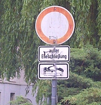 Kuriose Verkehrszeichen - Bild 1